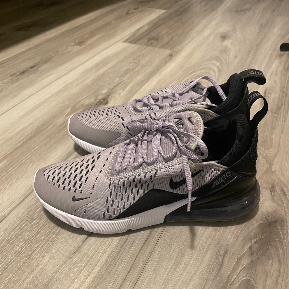 Women's Nike Air Max 270 Size 7.5